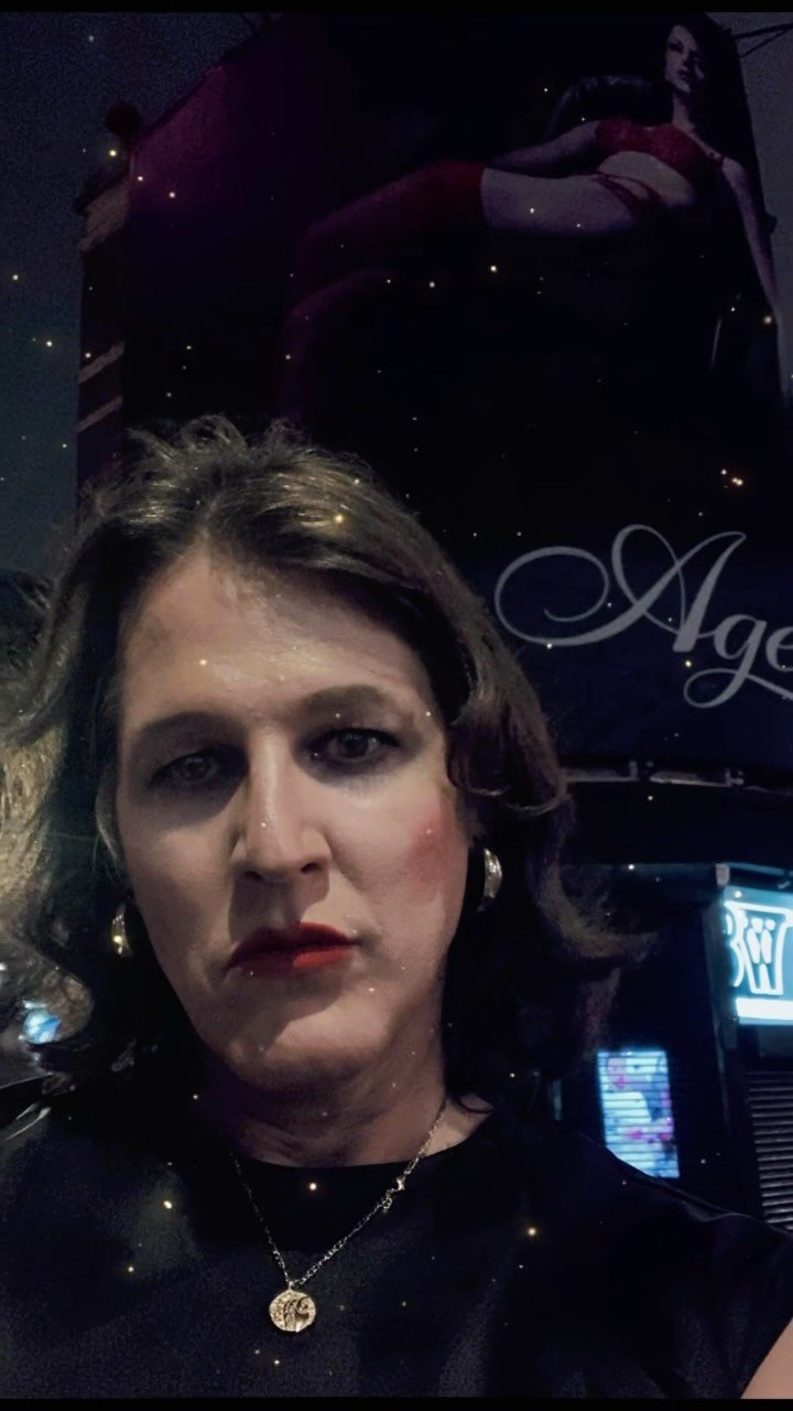Seeing particles at night made me posting this 💖
Feeling grateful for all the love & support on my journey ✨
#transwoman #londongirl #journey #selflove #streetlights