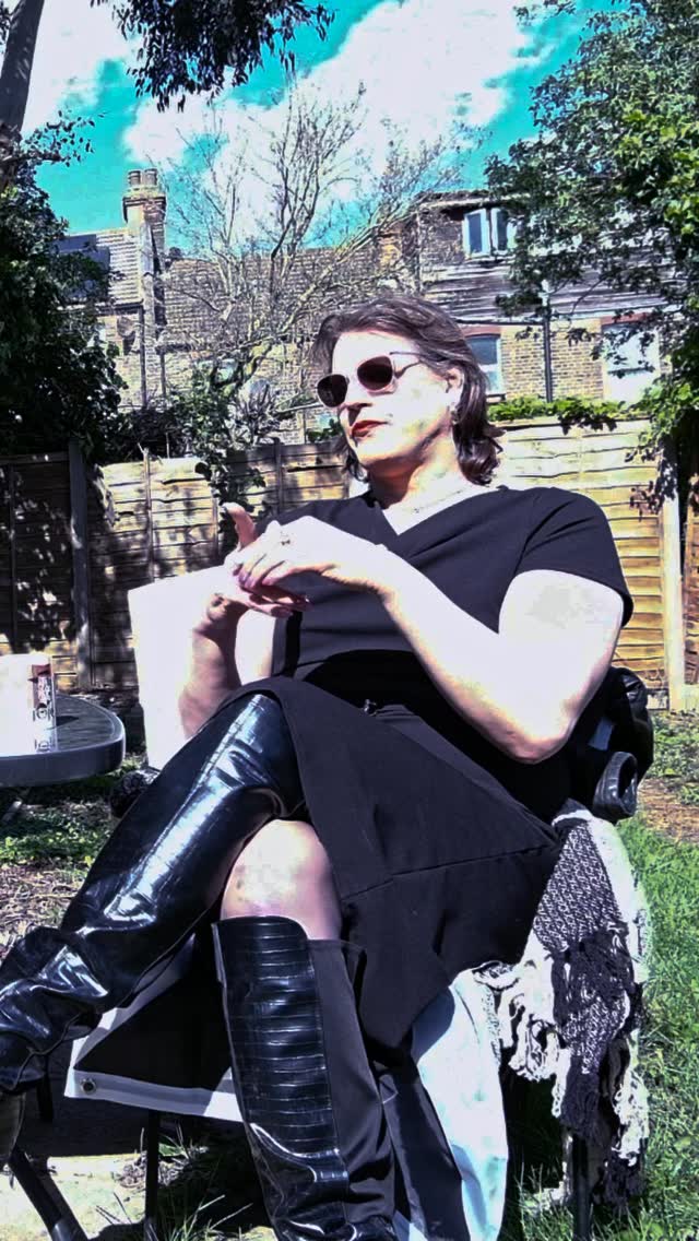 So grateful for @lulu_brush for beautiful and deep conversation about filmmaking and transitioning. 
Check out full episode here: 
https://youtu.be/x_RzwjrmTXI?si=fYJi6cd8mQmoJtbs

#interview #transfilmmaker #artist-talk #director